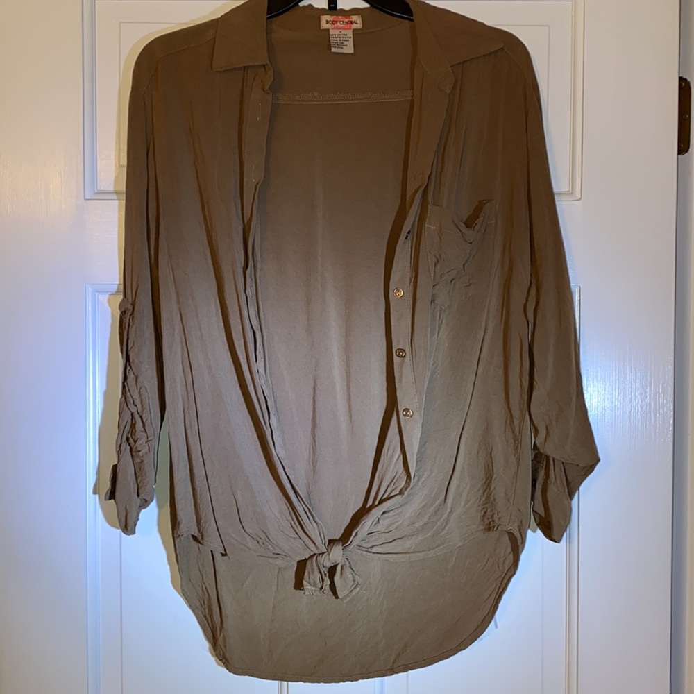 Button down - Picture 2 of 3